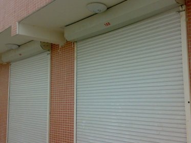 四種不同類型濟(jì)南卷簾門的維修技巧