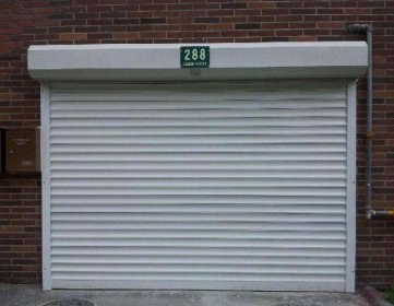 使用濟南電動卷簾門時不注意，將對卷簾門造成